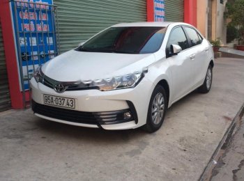 Toyota Corolla Altis 1.8E 2017 - Bán xe Toyota Corolla altis 1.8E sản xuất 2017, màu trắng chính chủ, 690 triệu