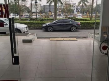 Toyota Corolla Altis 2018 - Cần bán lại xe Toyota Corolla Altis đời 2018, màu đen giá cạnh tranh