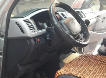 Toyota Hiace 2010 - Cần bán xe Toyota Hiace năm sản xuất 2010, máy dầu 2.5, số tay