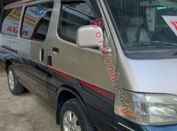 Toyota Hiace 2003 - Bán Toyota Hiace năm sản xuất 2003, màu ghi vàng