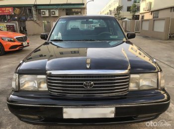 Toyota Crown 1993 - Cần bán xe màu đen, giá 140tr