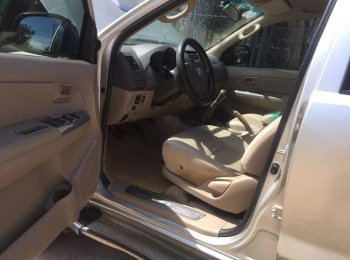Toyota Hilux 2010 - xe màu bạc, 325tr