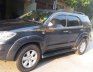 Toyota Fortuner 2011 - Cần bán gấp Toyota Fortuner sản xuất 2011, màu xám xe gia đình