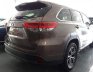 Toyota Highlander LE 2.7 2017 - Bán chiếc xe Toyota Highlander 2.7 LE tháng 2- 2017 màu cà phê cực đẹp