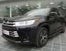 Toyota Highlander LE 2017 - Bán Toyota Highlander sản xuất 2017, màu đen, nội thất xanh lam đặt biệt hiếm
