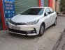 Toyota Corolla Altis 1.8E 2017 - Bán xe Toyota Corolla altis 1.8E sản xuất 2017, màu trắng chính chủ, 690 triệu