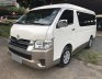 Toyota Hiace MT 2017 - Bán Toyota Hiace MT đời 2017, màu trắng, xe nhập số sàn