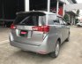 Toyota Innova 2.0E 2017 - Cần bán xe Toyota Innova 2.0E đời 2017, màu bạc, giá tốt