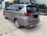 Toyota Innova 2.0E 2018 - Bán gấp xe Toyota Innova 2.0E 2018 số sàn xe đẹp đi kĩ chính hãng Toyota Sure