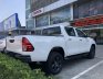 Toyota Hilux 2021 - Cần bán xe Toyota Hilux đời 2021, màu trắng, xe nhập giá cạnh tranh