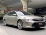 Toyota Camry 2017 - Bán Toyota Camry 2.0E năm 2017, màu vàng xe gia đình, 740tr