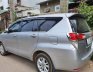 Toyota Innova 2016 - Cần bán lại xe Toyota Innova 2.0E sản xuất năm 2016, màu bạc xe gia đình