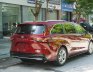 Toyota Sienna 2022 - Xe màu đỏ