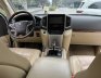 Toyota Land Cruiser VX 2016 - Em đang có chiếc xe Toyota Landcruiser VX 4.6V8 sản xuất năm 2016 màu Trắng nội thất kem