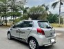 Toyota Yaris 2012 - Xe màu bạc xe gia đình 