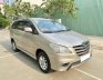 Toyota Innova 2.0 2014 - Bán xe Toyota 2014 xe màu vàng cát 2.0MT xe đẹp ít chạy có đăng ký kinh doanh.