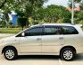 Toyota Innova 2.0 2014 - Bán xe Toyota 2014 xe màu vàng cát 2.0MT xe đẹp ít chạy có đăng ký kinh doanh.