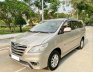 Toyota Innova 2.0 2014 - Bán xe Toyota 2014 xe màu vàng cát 2.0MT xe đẹp ít chạy có đăng ký kinh doanh.