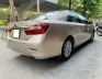 Toyota Camry 2.0E 2014 - Cần bán xe Toyota Camry 2.0E đời 2014, màu vàng