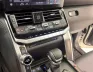 Toyota Land Cruiser LC300 2024 - Toyota Land Cruiser LC300 Trắng 2024 lướt có 8 nghìn km, Xe đã lên full đồ Trung Đông